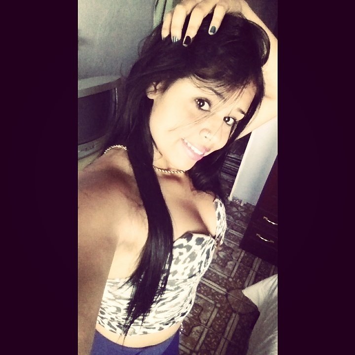 ~ aqela qeê griita, aqela qeê sente saudades, aqela qeê vive sorrindo, aqela qeê msm errando tenta aprender.