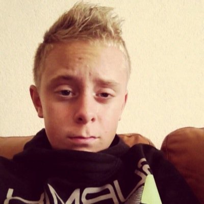 Leef elke elke dag met een lach/ karma is a bitch/maak de volg knop blauw/ insta: colin_053 volg me