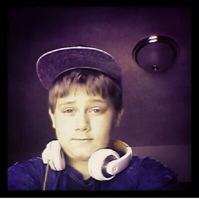 Sup follow me I follow u back and I love hip-hop music and lorde so#myworlx