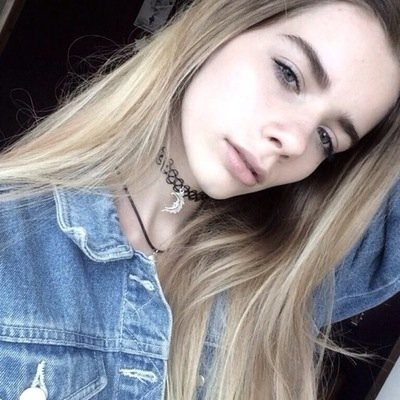free follow from @WOLFGANGWALKER so go follow her ◡̈