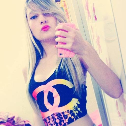 sou libriana, tenho 17 anos, sou sincera , ciumenta, carinhosa  http://t.co/Ir1Z1AZizG