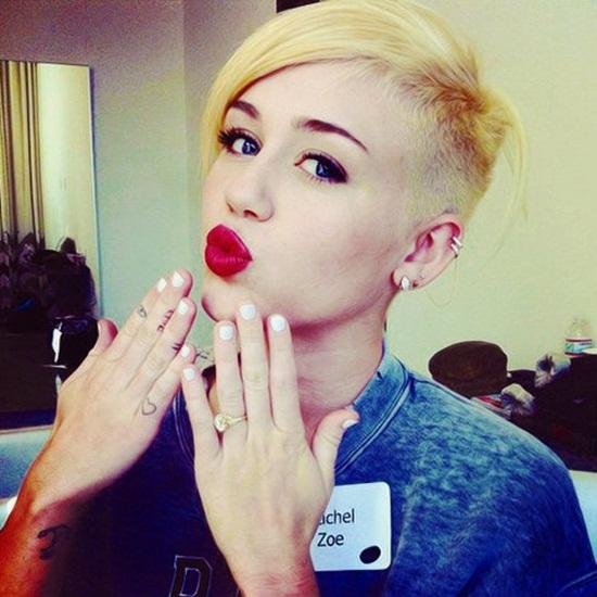 Miley putinha!