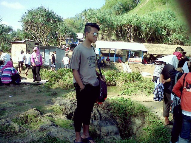 Yohanes wisnu ariif winata//12 march 1996//futsal player in Pandawa FC// a Relationship with adelia putri