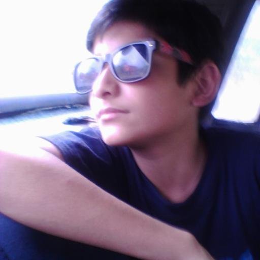 (poeta) si te caigo bien solo sigueme y ya !!