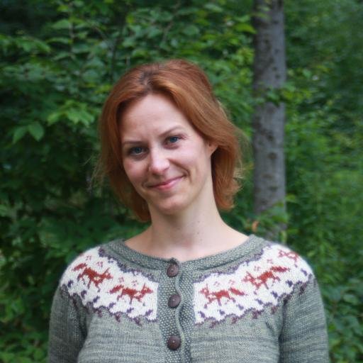 Freelance Knitwear designer and yarn addict creating patterns for today's handknitter