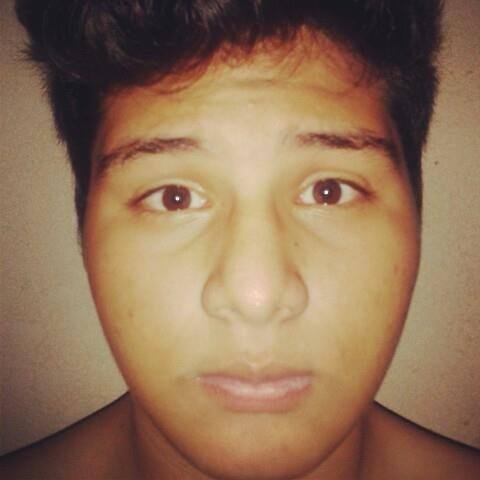 Hola me llamo Isaac Y me gusta mucho Bring Me The Horizon :3 Sigueme Y Te Sigo :3