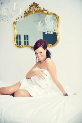 strbght's profile picture. 