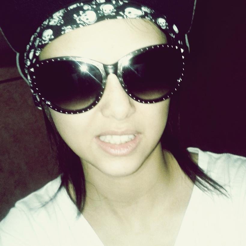 ♡ Fã Da @NaanyMartins_ SEGUE? ♥ SINCE : 10/08/2013 © Respondida : 7 vezes ♡ Meta : (X)100 (X)200 (  )300 seguidores