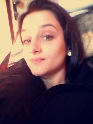 Carrego nas costas meu mundo
E junto umas coisas que me fazem bem
Fazendo da minha janela
Imenso horizonte, como me convém! (8'