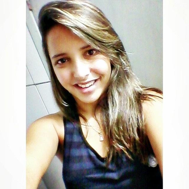 15 anos, ariana, solteira, apaixonada pela vida :) Maturidade está na mente, e não na idade!''