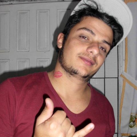 Nao sou antipatico, Apenas acho que nao tenho a obrigacao de rir para todo mundo.
  ソウザを言う   डिसूजा कहना
