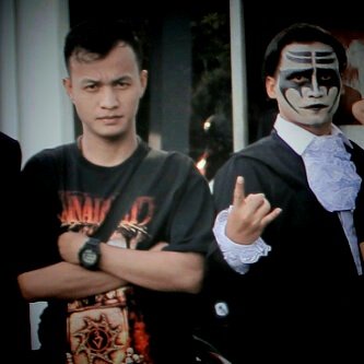 |KETIKA SEMUA BAYANG MENJAUH DARI TUBUH| DAN KETIKA SEMUA ANGAN ANGAN ENGGAN MENYAPA| TERBARING AKU| TERJEBAK AKU| DI KEHENINGAN DALAM KETIADA'AN| 3 (.) HITA\m/