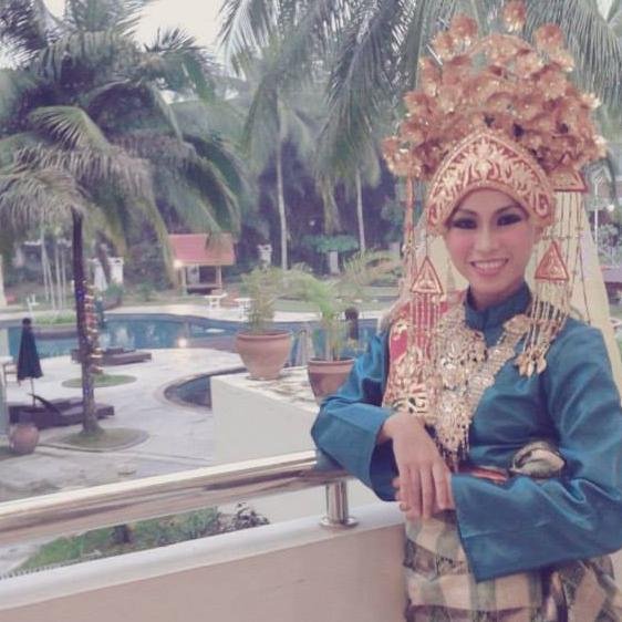 Payakumbuh , 08 11 94 . Kulim , Pekanbaru . Universitas Islam Riau.