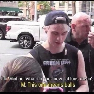 michael clifford is just a cute little bundle of sunshine -@demonlouiss