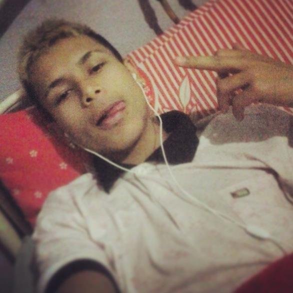 A vida me ensinou a nunca desistir nem ganhar nem perder mais procurar evoluir ♫