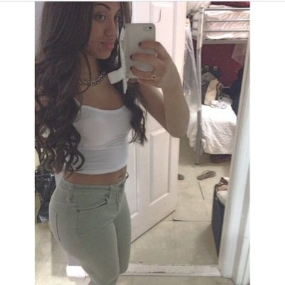 Selfie Princesa | 18 & Bisexual | Money oe' | Future Nurse ❤️