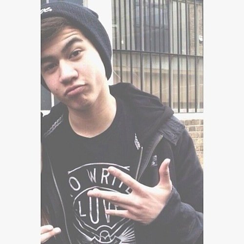 follow @raybansxhemmo :)