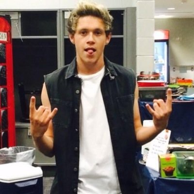 vraiment contente, trop hate 05/09/15 OTRAT : @carlyraejepsen follow me 10/11/12 http://t.co/wZNdBCsCYd -@Larry_Officiel