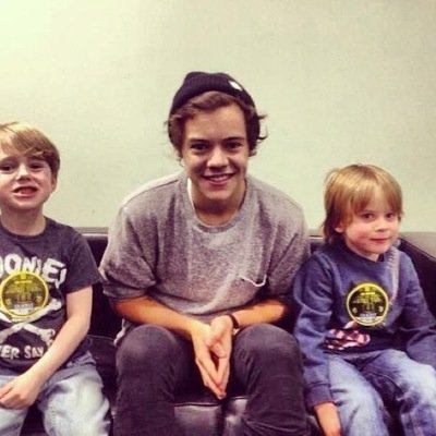 hello. im sofi. crazy about one direction.