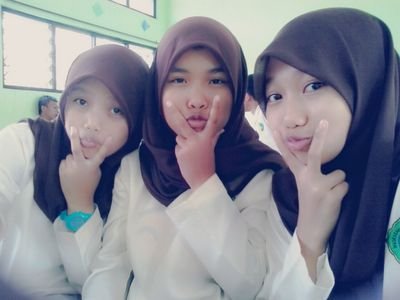 SNurhazijah's profile picture. pelajar di MAN 2 Cirebon | kelahiran: 19 agustus 1997