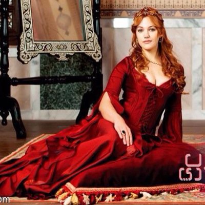 مخلصه وصادقه مع الناس قبل أن أصدق مع نفسي .. أگرهـه الخائنين والمنافقين وأگرهـه جزارين الطعن بالظهر.. الله ياخذهم قولوا آمين ..