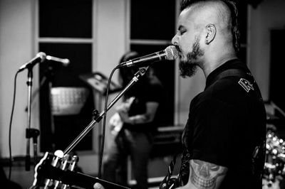 músico / compositor /vocalista de black days