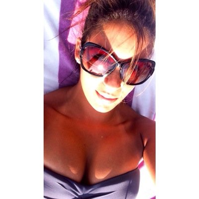 _Danielle723's profile picture. Whoever said orange was the new PINK was seriously disturbed.