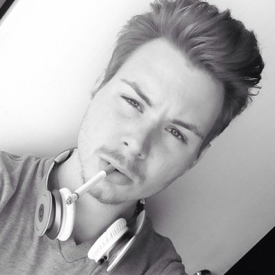 Verified Account.  Boy Crazy. MAC addict. Faggot. Gender Bender. BeautyKiller. ♡California Dreamin'.