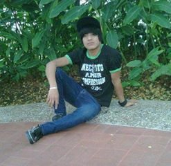 ♣Soy Darwin♣Estudio Turismo en la Católica♣Amo el Skate y el Screamo♣Tengo que trabajar♣Soy Emelecista♣Toco la guitarra♣Me gusta el anime♣Y soy serio♣FIN