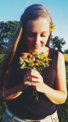 machaela_rose's profile picture. I tweet just about as often as I shave my legs.