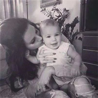 LanaDRfanatic's profile picture. Jim told me that, he hit me and it felt like a kiss...  (I follow Lana's fans)