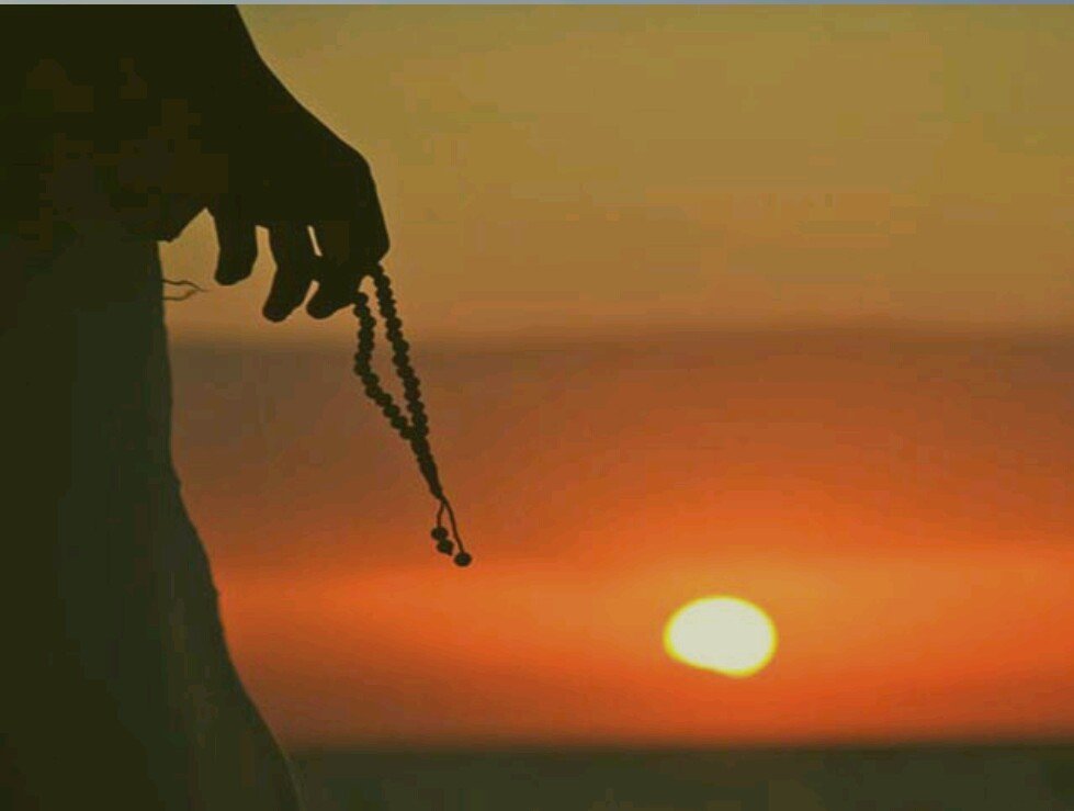 يالله بالمن والرضوان .. والسلوى 
عبدك سجد يطلبك عفوك وغفرانك