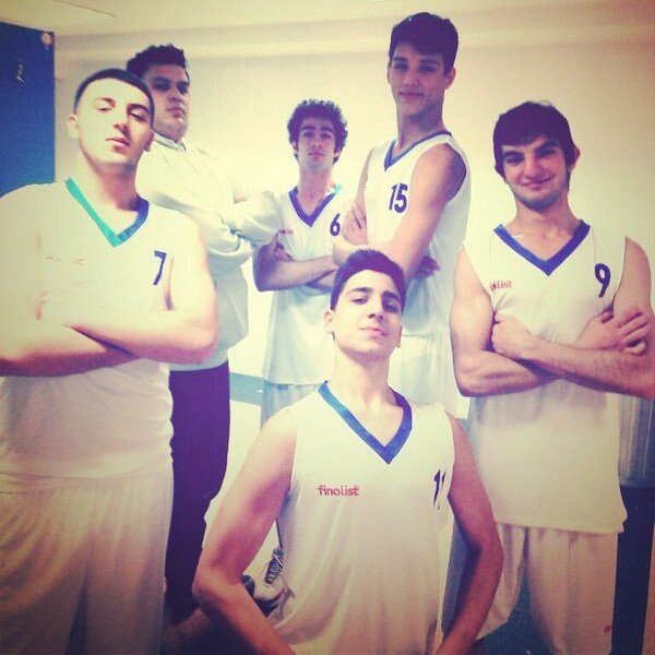 basketbol aşığı,çılgın,aptal ama bir o kadar da duygusal  bir kişilik