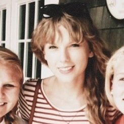 i absolutley adore taylor alison swift with all of my heart.