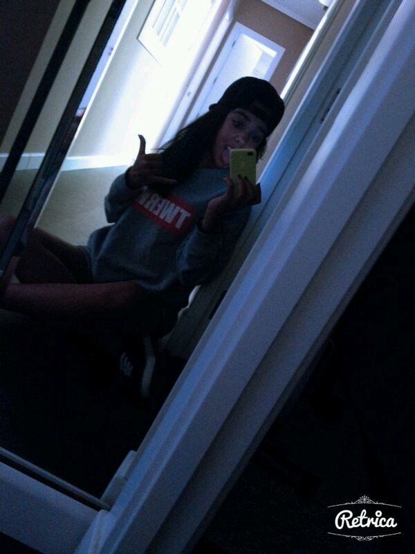 BITCHEZ,love money party./Sonreír y no amargarse la vida por nada ni por nadie..esa es la actitud/instagram:nataliagp9