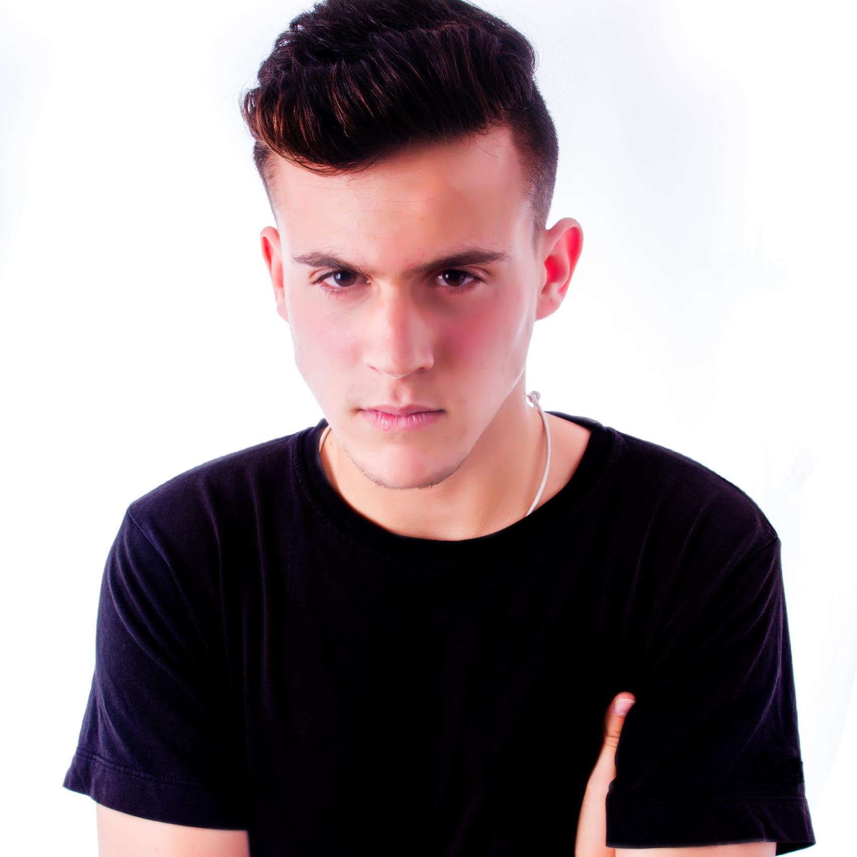 Cub de fans NANO WILLIAM                  http://t.co/WlVEWfImtE            http://t.co/8yXv2y9Fmn