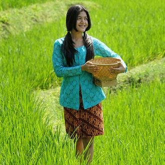 Tak ada yg salah mengikuti kata hati, tapi jika kamu selalu temukan dirimu terluka karenanya, mulailah mendengarkan logika. #juraganASIA #kaskusway #SesepuhTua