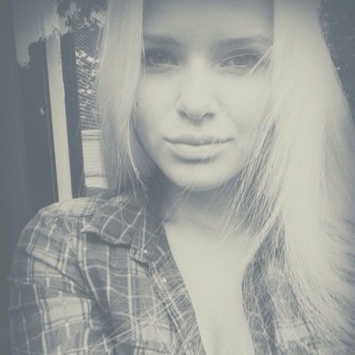 Insta; esmeehenzenx