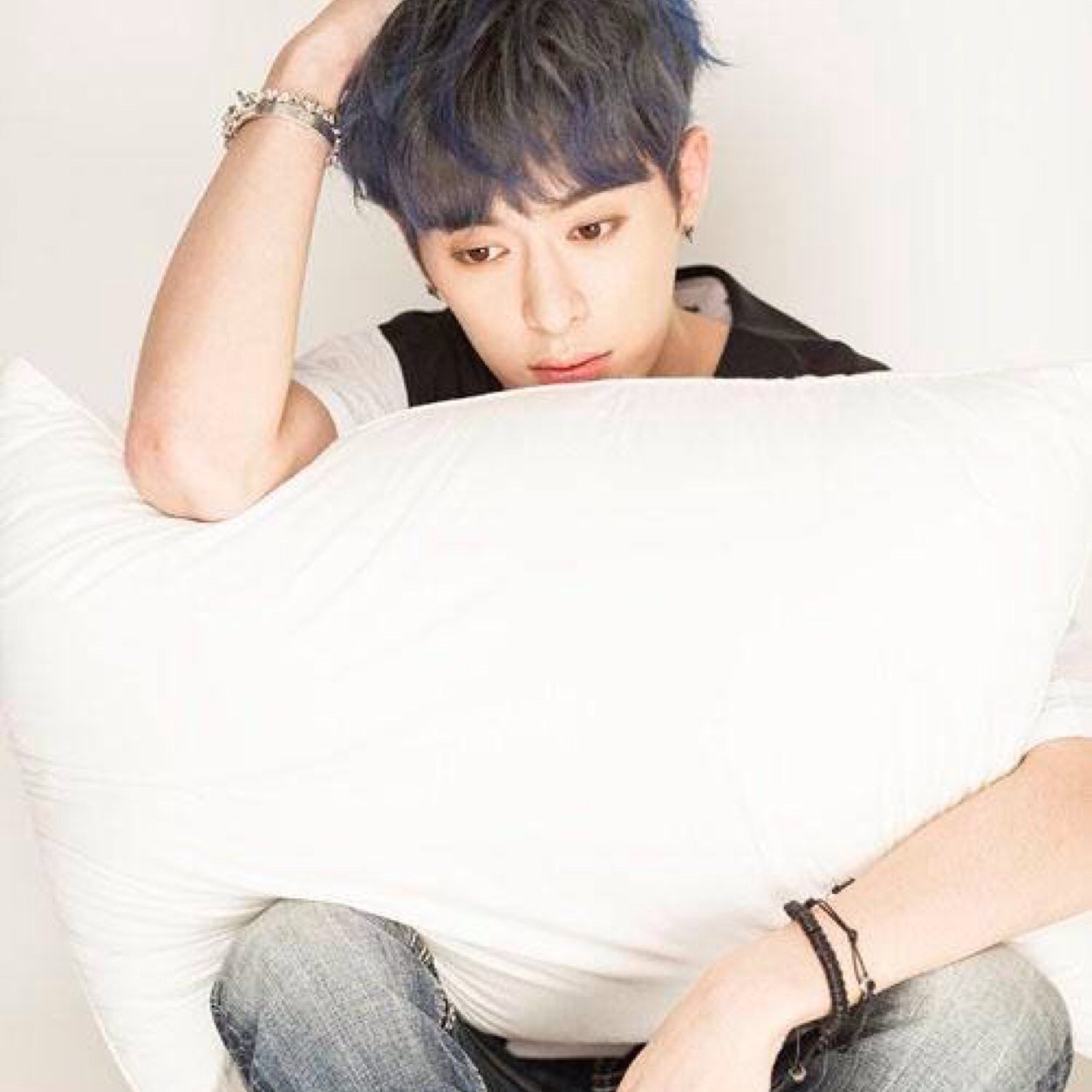 วัยรุ่นอ่ะครับ อย่าถามว่ารุ่นไหนเพราะไม่่่ว่าจะรุ่นอะไรผมก็หล่อเสมอครับ หุหุ(?) 55555555555555 แวะมาคุยกันได้ครับผมรอคุณอยู่ .ยิ้มหล่อ  #odline
