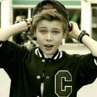 ide42711620's profile picture. 