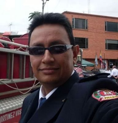 Soy Villetano, trabajo en el Cuerpo de Bomberos de Villeta, me gusta la gente sincera.