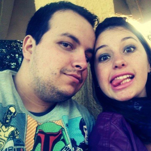 Sou eu cara muito engraçado que tenta leva uma vida alegre e feliz( sendo isso a mesma coisa kkkk) sou GREMISTA