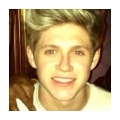 follow @snugglyyziam