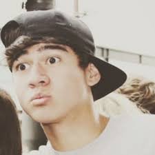 HoodReactionsPL's profile picture. konto reakcji Calum'a Hood'a x