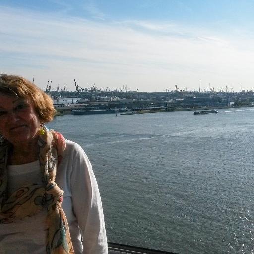 Born in US, live in Holland, work in international development  projects. Love cycling, hiking, swimming, dancing, music, eating with friends good conversations