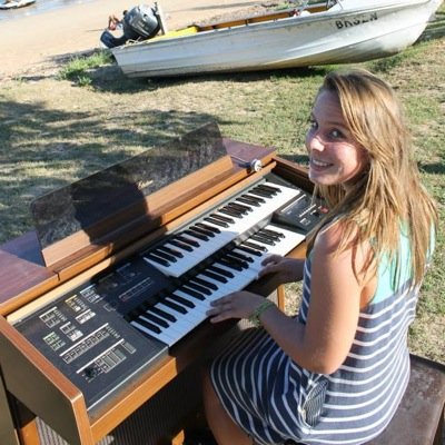 Étudiante en L3  Administration Économique et Social. Passionnée de musique en tout genre !    

=)