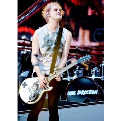 Im obsessed with an 18 year old Aussie who plays guitar and sings in a band.