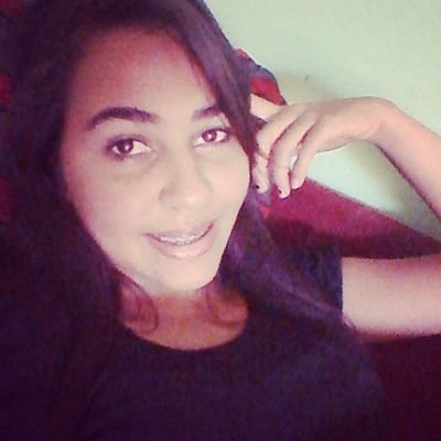 Eu acredito em pessoas sinceras, no bem ao próximo. Que a fé move montanhas e que em Deus eu tudo posso. E que todos os dias podemos recomeçar..