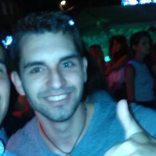 Estudiante de GADE y deportista,al que le gusta luchar por alcanzar los objetivos propuestos.