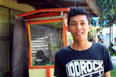 TitusYakmenS's profile picture. My Life Is Very Simple | @larasatiswastik